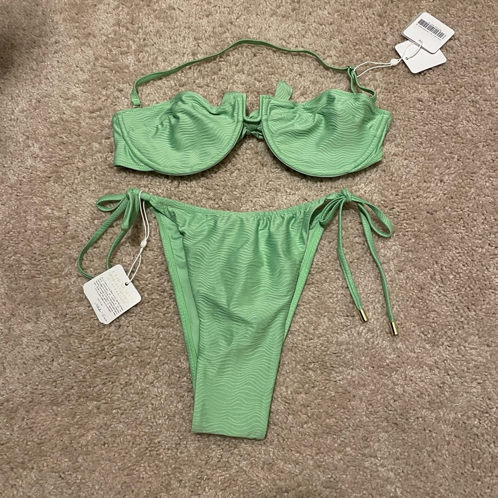 NWT Monday Swimwear Cala Conta Top in M Isla Mujeres Bottom in L. Pistachio Wave